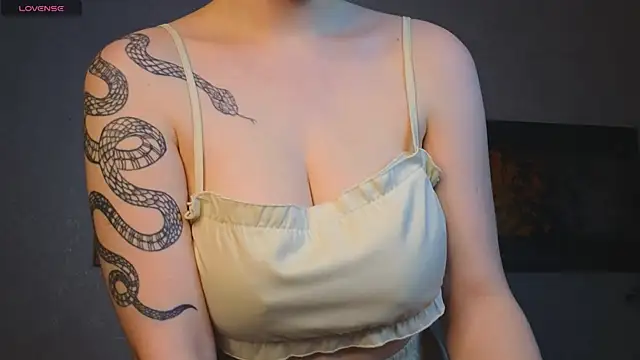 Anna Carters online show from November 20, 2025, 8:48 am