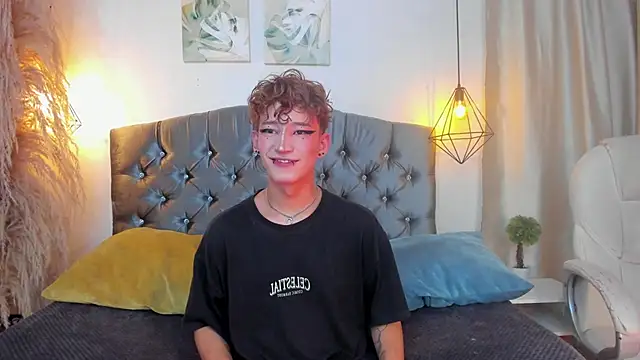 iiangel  online show from October 11, 2025, 3:29 am