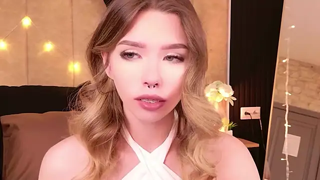 Sierra Fane online show from December 5, 2025, 10:36 am