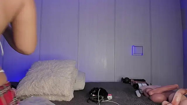 sasha riverss online show from April 10, 2026, 7:21 pm