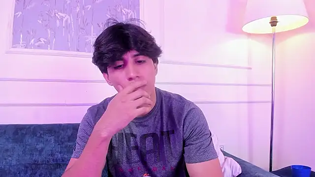 Allex Cano online show from April 13, 2026, 8:24 pm