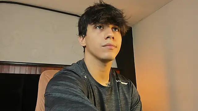 Allex Cano online show from February 19, 2026, 8:39 pm