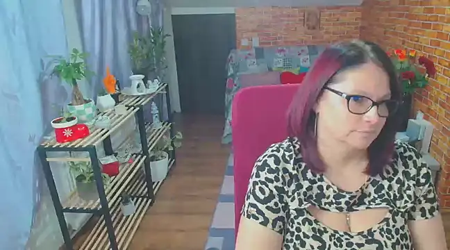 Snapshot of like2knowyou chatting on February 18, 2025, 8:47 pm like2knowyou online show from February 18, 2025, 8:47 pm