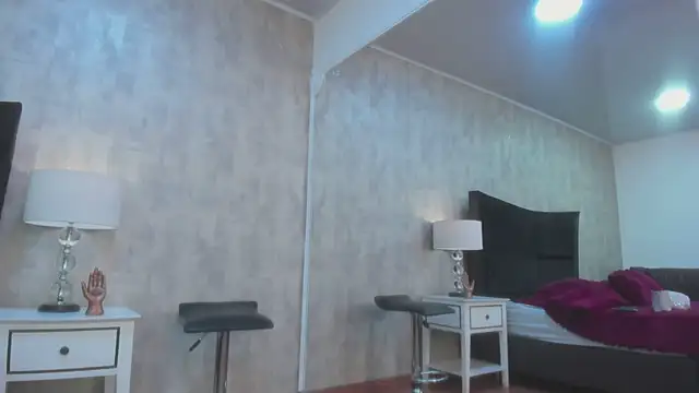 NahomyCarther online show from November 20, 2025, 4:13 am