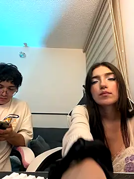 DesireLuxe online show from November 12, 2025, 6:06 am