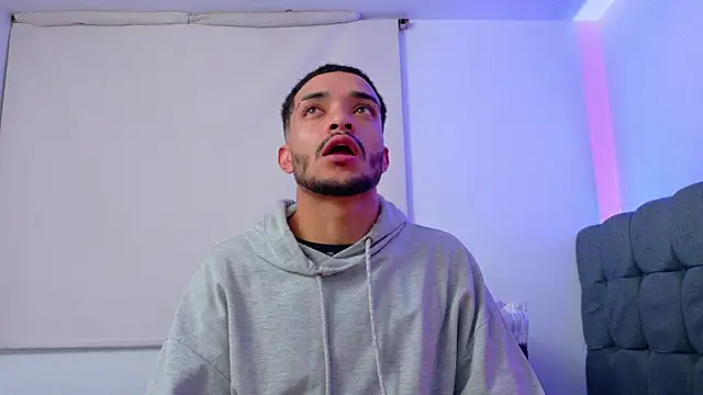 eross chipre  online show from February 9, 2026, 3:48 am