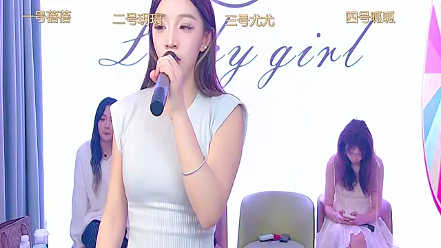 DivaShine8 online show from February 23, 2025, 8:39 am