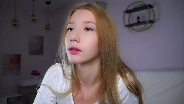 SunnivaCovil online show from November 3, 2025, 1:37 pm