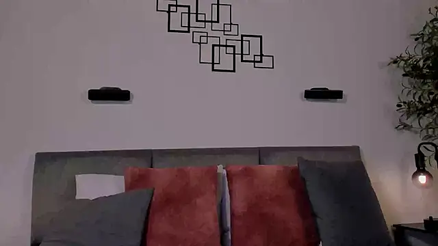 jennalux  online show from April 7, 2026, 2:13 am