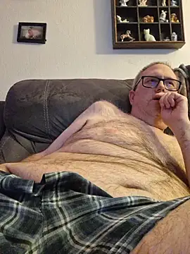 Snapshot of Smallone327 chatting on March 30, 2026, 6:15 am Smallone327 online show from March 30, 2026, 6:15 am