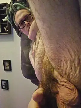 Snapshot of Smallone327 chatting on February 22, 2026, 7:00 am Smallone327 online show from February 22, 2026, 7:00 am