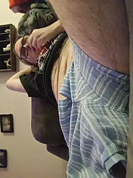 Snapshot of Smallone327 chatting on February 16, 2026, 6:56 am Smallone327 online show from February 16, 2026, 6:56 am