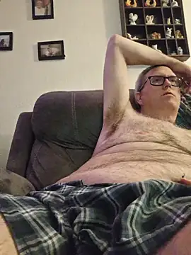 Snapshot of Smallone327 chatting on March 1, 2026, 6:35 am Smallone327 online show from March 1, 2026, 6:35 am