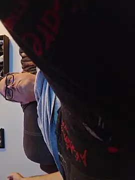 Snapshot of Smallone327 chatting on February 6, 2026, 9:05 am Smallone327 online show from February 6, 2026, 9:05 am