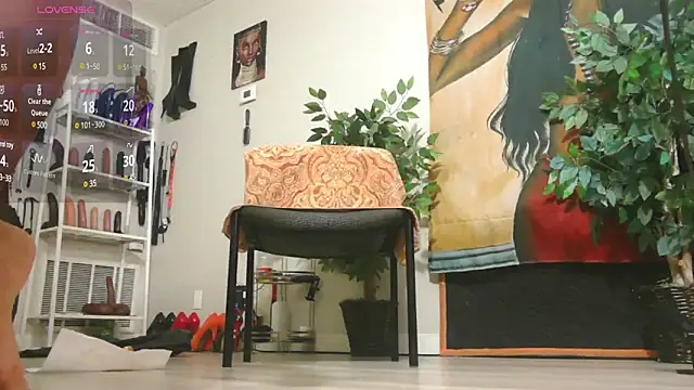 Queenanitadix online show from February 24, 2025, 4:58 pm