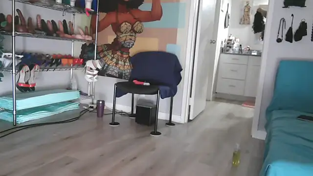 Queenanitadix online show from October 15, 2025, 6:16 pm