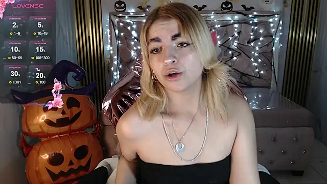 lili conor s online show from October 10, 2025, 3:51 am