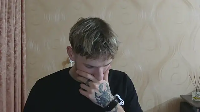 frama666 online show from November 3, 2025, 9:07 pm