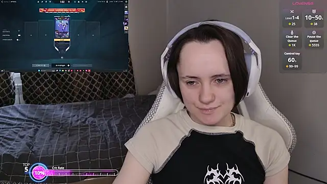 Snapshot of Luna_Loveee chatting on February 20, 2026, 6:26 am Luna Loveee online show from February 20, 2026, 6:26 am