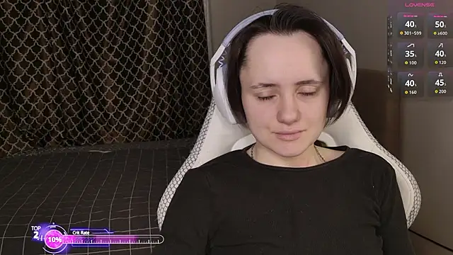 Snapshot of Luna_Loveee chatting on February 19, 2026, 3:58 am Luna Loveee online show from February 19, 2026, 3:58 am