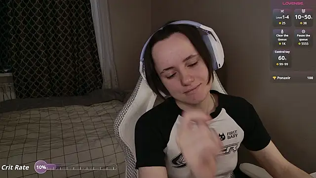 Snapshot of Luna_Loveee chatting on March 2, 2026, 4:02 am Luna Loveee online show from March 2, 2026, 4:02 am