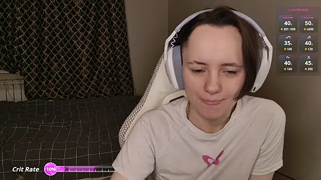 Snapshot of Luna_Loveee chatting on February 12, 2026, 4:01 am Luna Loveee online show from February 12, 2026, 4:01 am