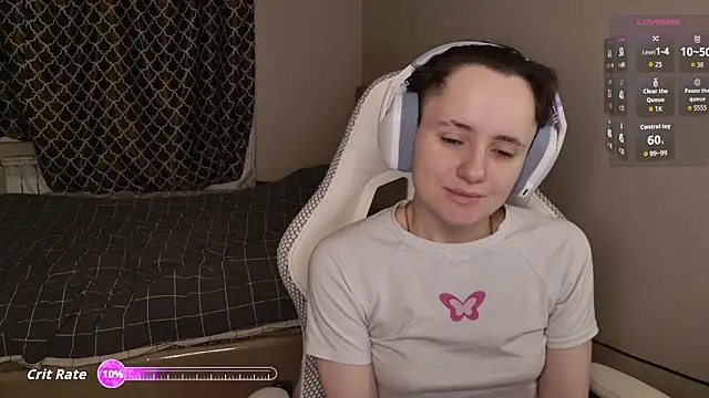 Snapshot of Luna_Loveee chatting on February 13, 2026, 4:23 am Luna Loveee online show from February 13, 2026, 4:23 am