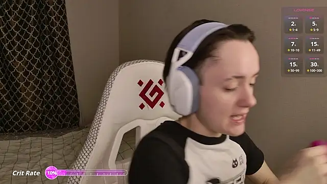 Snapshot of Luna_Loveee chatting on February 11, 2026, 3:50 am Luna Loveee online show from February 11, 2026, 3:50 am