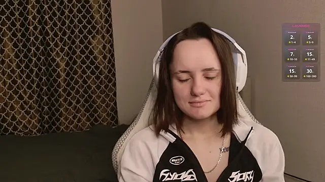 Luna Loveee online show from November 17, 2025, 3:21 am