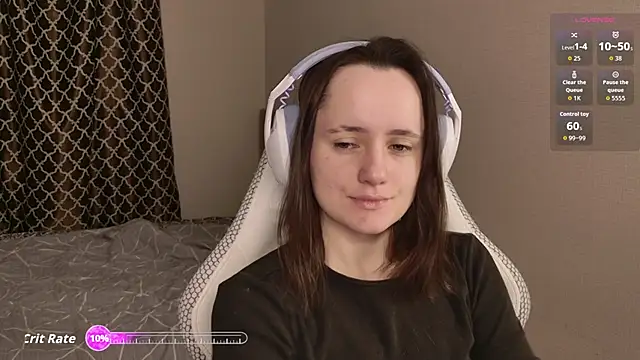 Snapshot of Luna_Loveee chatting on February 5, 2026, 3:57 am Luna Loveee online show from February 5, 2026, 3:57 am