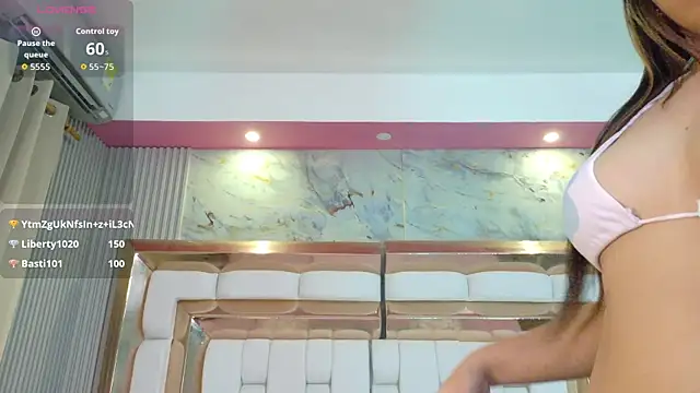 innocenthazel online show from February 19, 2026, 2:52 am