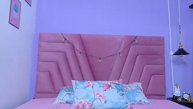 innocenthazel online show from December 14, 2025, 12:33 pm