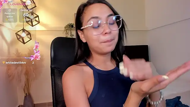 Lucia Brown  online show from June 27, 2026, 8:04 pm