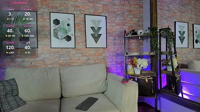 Lucia Brown  online show from September 15, 2025, 7:47 pm