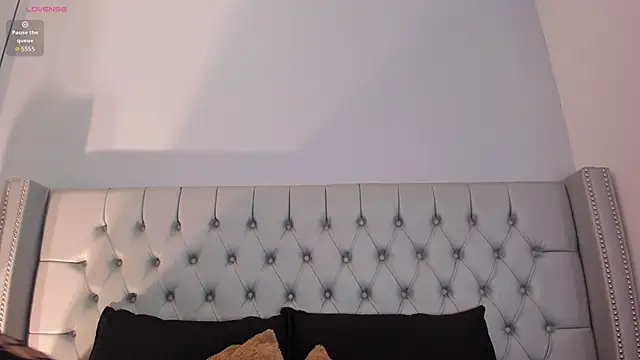 Gracia-Carrera online show from November 4, 2025, 5:00 am