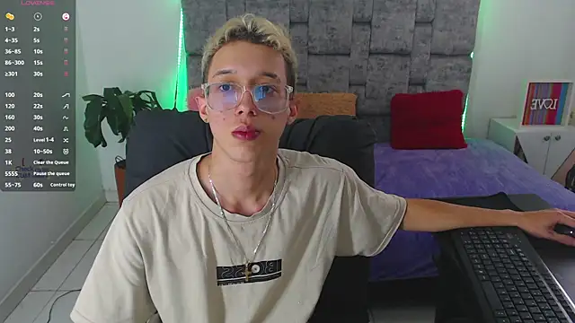 Snapshot of skinny_bigcock02 chatting on November 20, 2025, 8:31 pm skinny bigcock02 online show from November 20, 2025, 8:31 pm