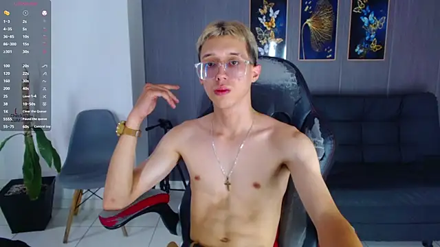 Snapshot of skinny_bigcock02 chatting on November 19, 2025, 7:58 pm skinny bigcock02 online show from November 19, 2025, 7:58 pm