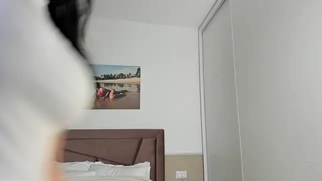 Mia Splash online show from October 27, 2025, 10:38 am