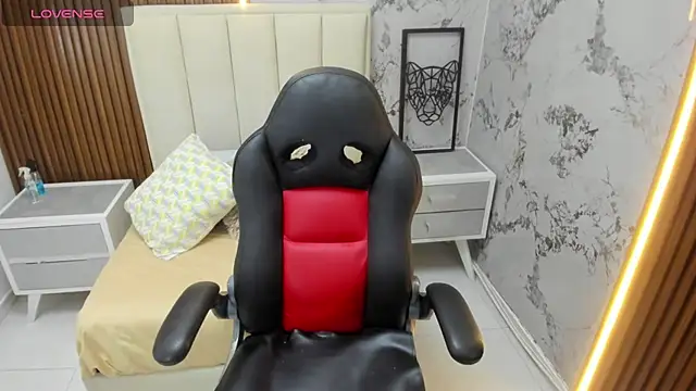 MEGANZARICK online show from October 20, 2025, 12:27 pm