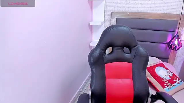 Snapshot of MEGANZARICK chatting on December 19, 2025, 2:59 am MEGANZARICK online show from December 19, 2025, 2:59 am