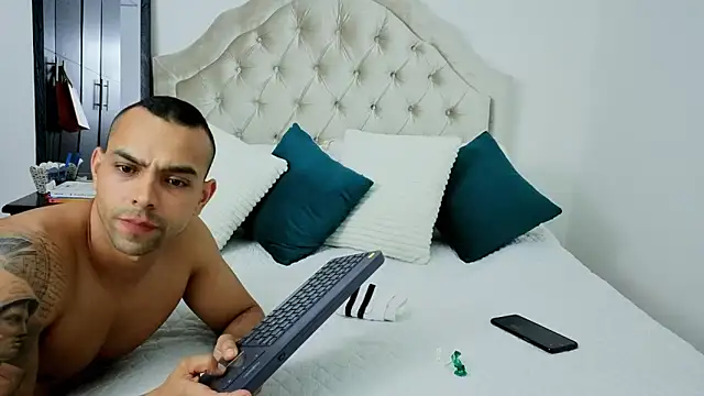 Snapshot of Bastiandelux chatting on October 9, 2025, 11:38 pm Bastiandelux online show from October 9, 2025, 11:38 pm