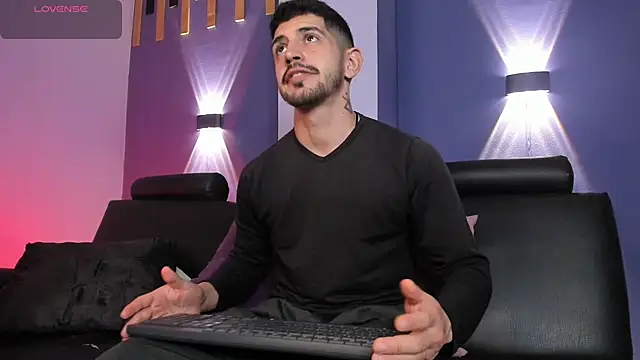 AlejandroStormm online show from June 21, 2026, 7:03 am