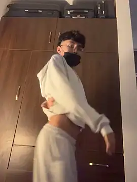 twinkperu18 online show from November 3, 2025, 12:16 am