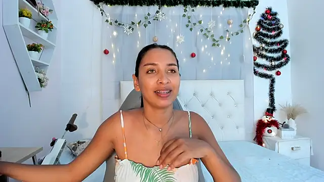 Snapshot of Emma_lorense22 chatting on December 18, 2025, 8:01 pm Emma lorense22 online show from December 18, 2025, 8:01 pm