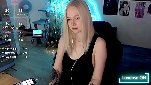lissallor  online show from March 20, 2025, 10:07 pm