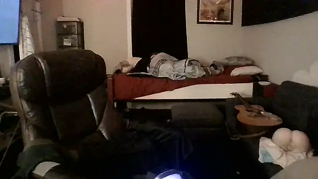 JCstrings online show from March 16, 2025, 4:52 am