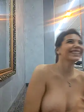 Bella Posh online show from November 8, 2025, 5:55 am