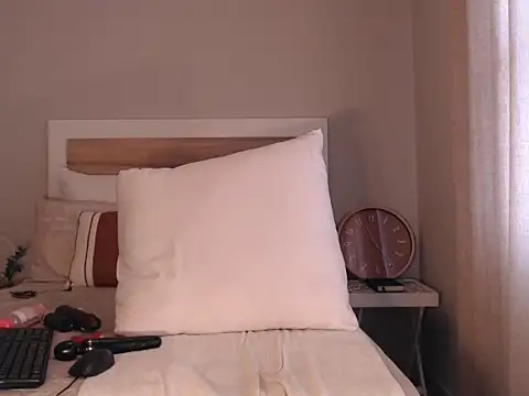 Bee Bella1 online show from November 15, 2025, 9:24 am