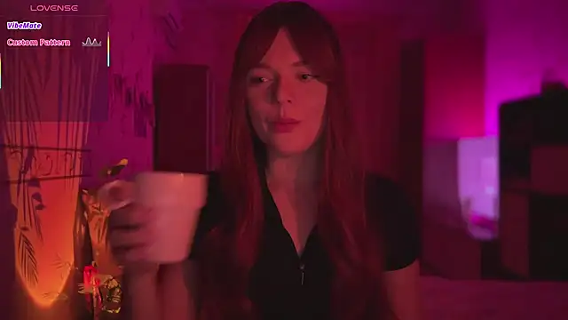 CherryRed Girl online show from March 18, 2026, 10:43 pm