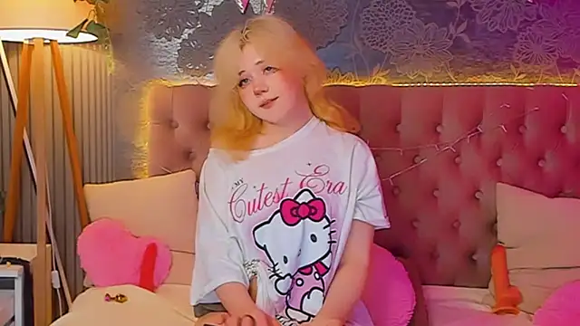 Snapshot of EmilyAngells chatting on April 22, 2026, 6:20 am EmilyAngells online show from April 22, 2026, 6:20 am